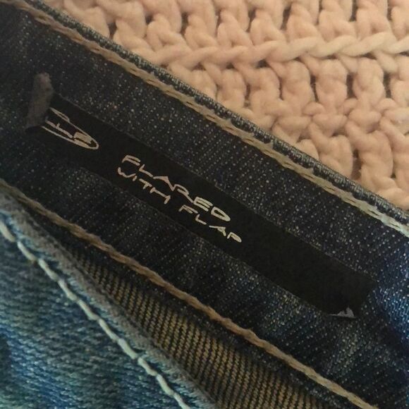 William Rast Belle flared with flap jeans 28X 33. - Picture 6 of 8